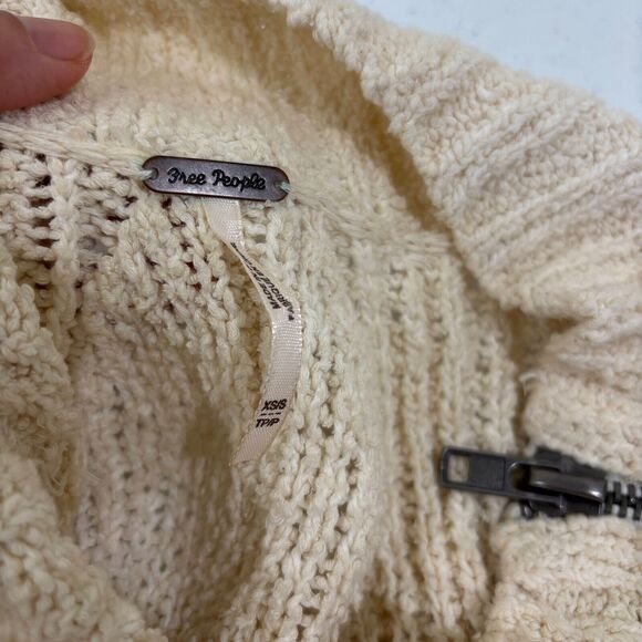 Free People Ivory Cream Chunky Knit Poncho Sweater Zipper XS Oversized Boho - Picture 7 of 10